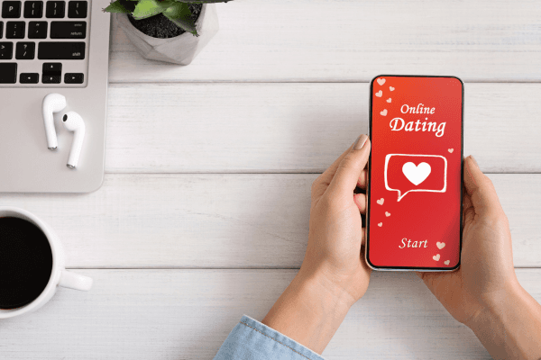 Free vs. Paid Dating Apps: What Do You Really Get? | Article Thumbnail